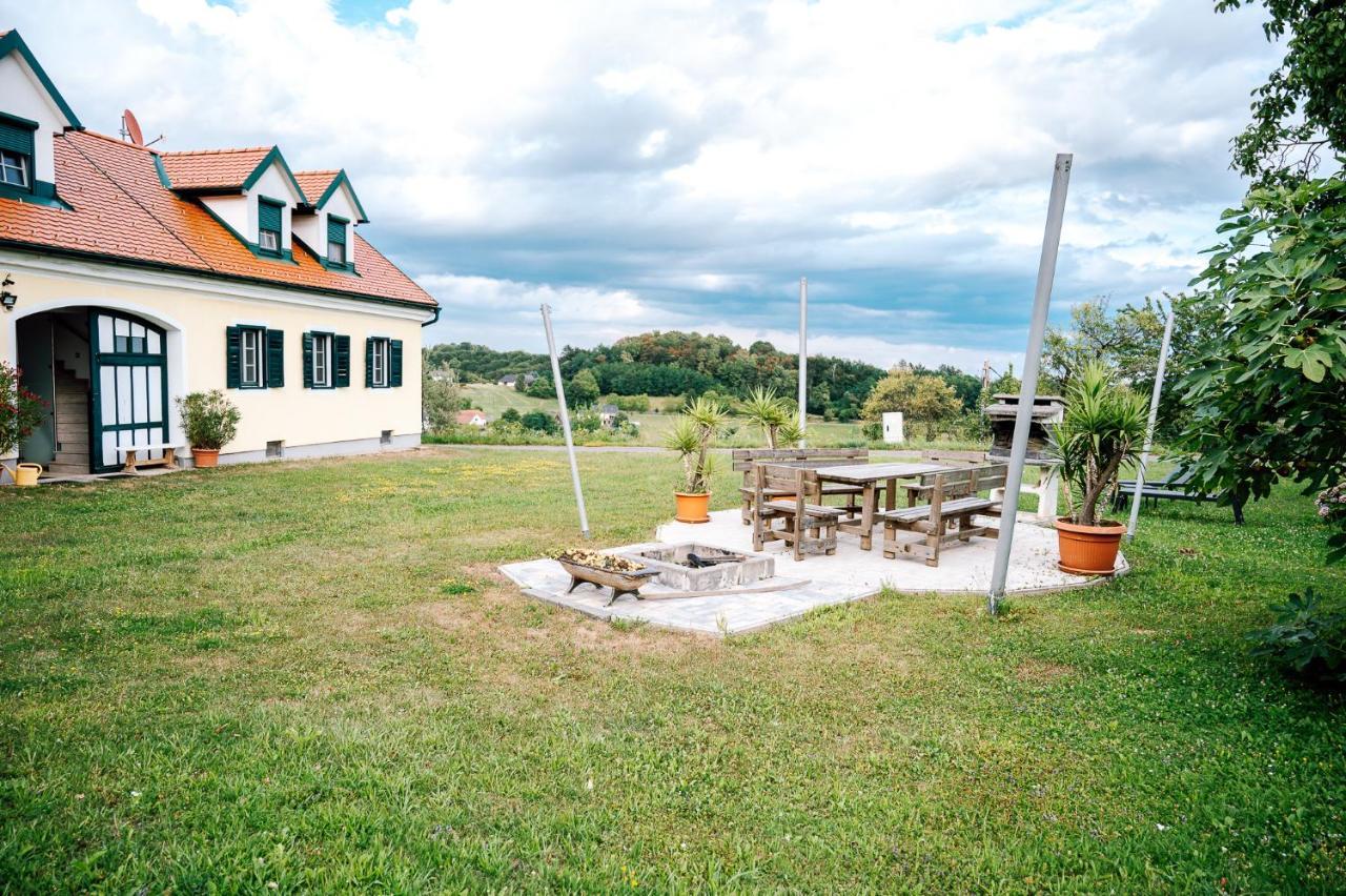 Landhaus Dasthomas Διαμέρισμα Henndorf im Burgenland Εξωτερικό φωτογραφία